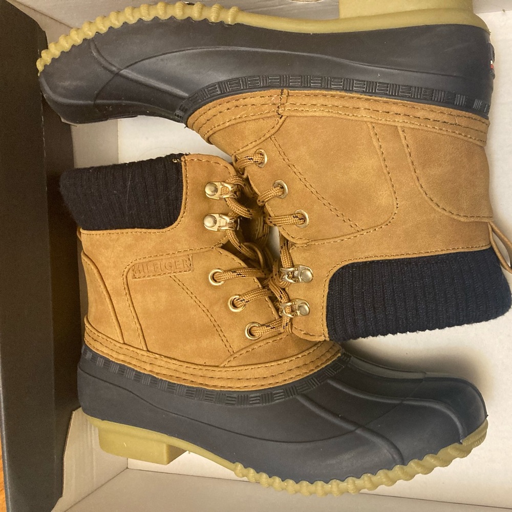 Tommy Hilfiger Rain Boots US Size 6 TWRAELEN2 blue and Tan